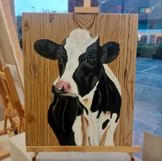 En Apinceladas tu estudio de dibujo y pintura en San Sebastián de los Reyes estamos aquí para guiarte en este fascinante viaje por el universo del color